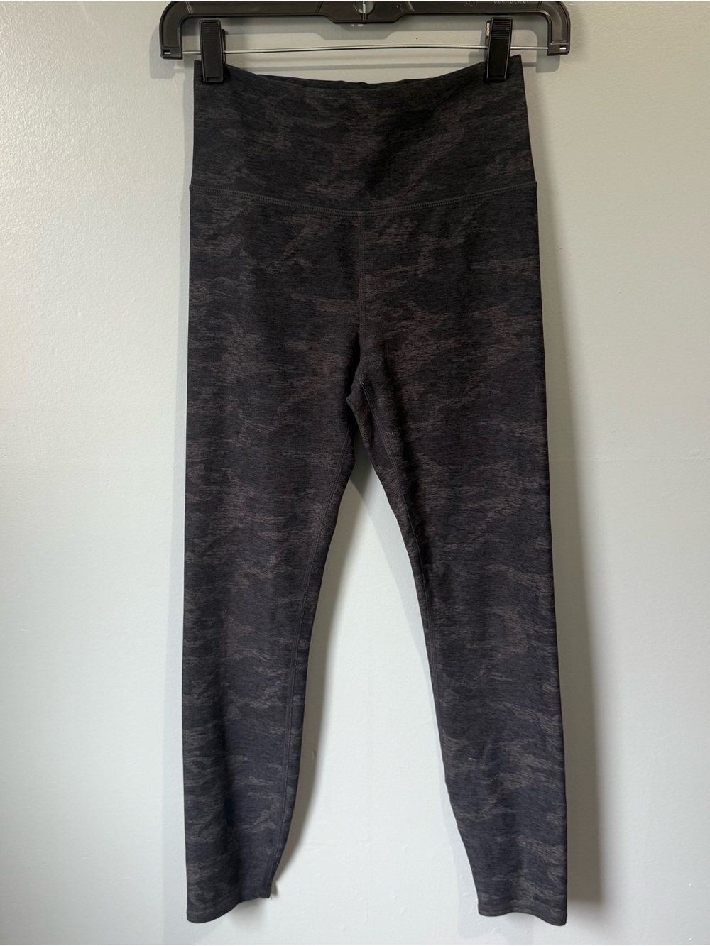 Vuori Camo Leggings Size medium